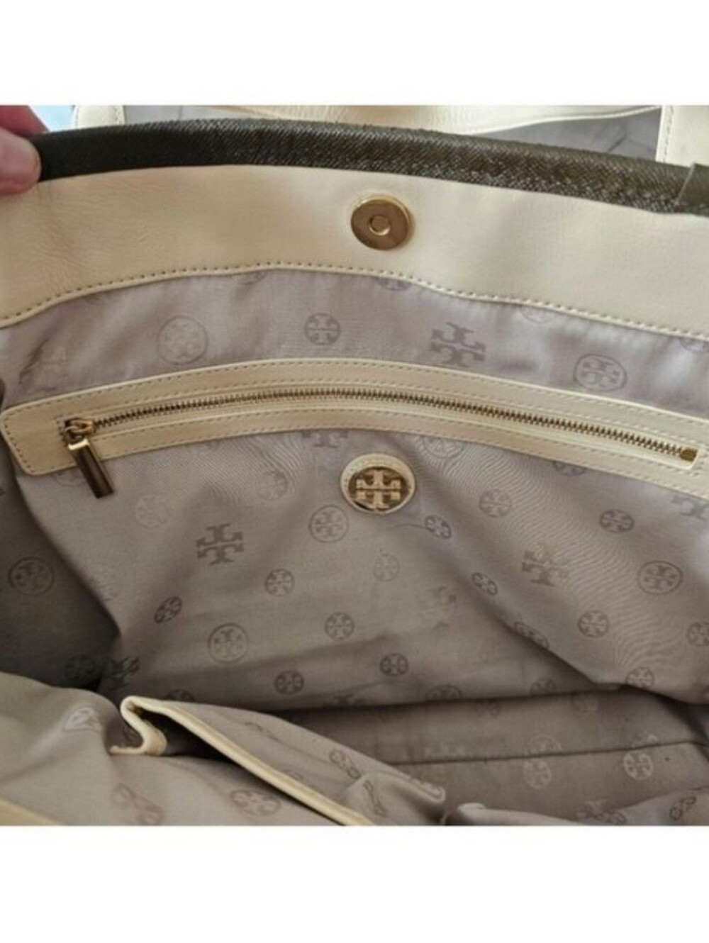 Tory Burch Robinson Shoulder Bag - Picture 6 of 9